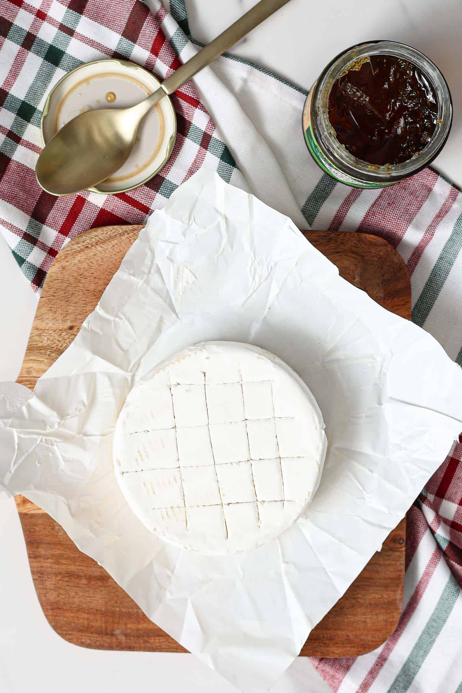 Baked Brie with Red Pepper Jelly Appetizer ingredients 